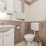 Apartman F-1 *